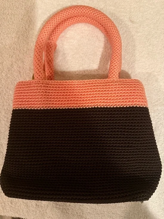 Two-Tone Crochet Tote in Coral Pink and Black 100% Handmade by dowa - Picture 2 of 7